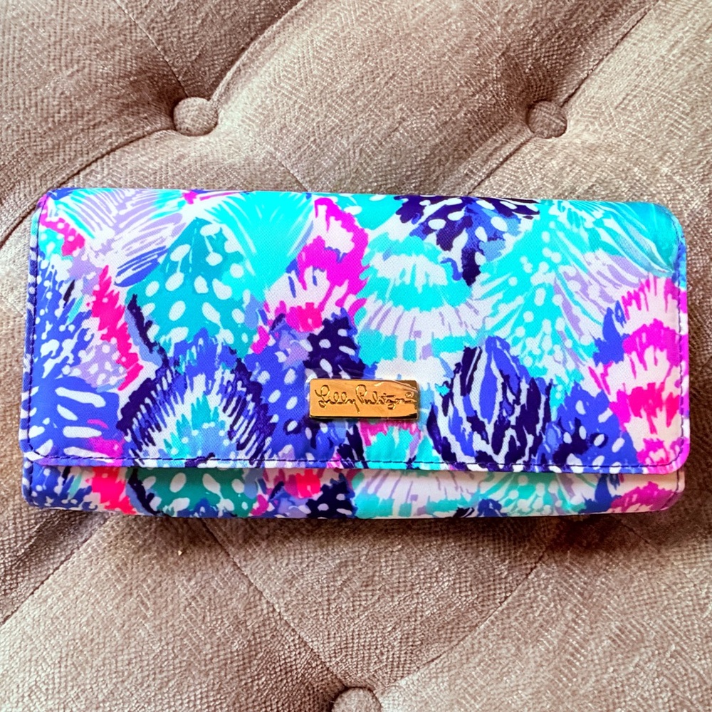 GWP Lilly Pulitzer Multi Quill Out Travel Wallet